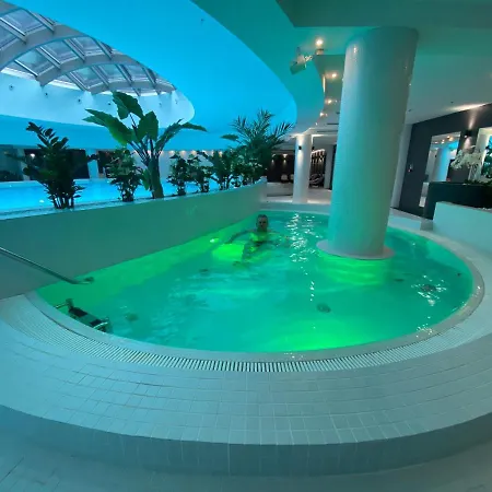 Hanza Tower High Floor Swimming Pool & Apartament *