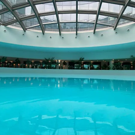 Hanza Tower High Floor Swimming Pool & Апартаменты *