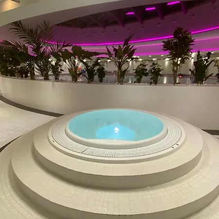 Апартаменты Hanza Tower High Floor Swimming Pool &