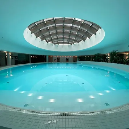 Hanza Tower High Floor Swimming Pool & Апартаменты *