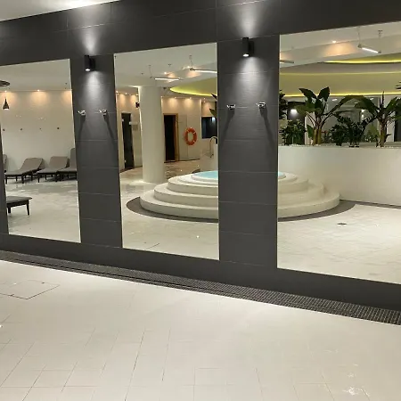 Hanza Tower High Floor Swimming Pool & Щецин