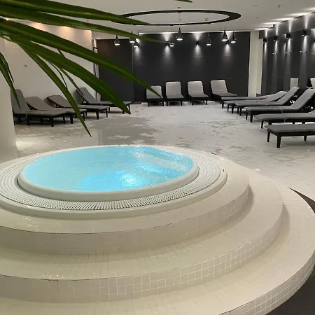 Апартаменты Hanza Tower High Floor Swimming Pool &