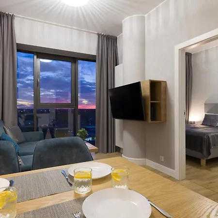 Hanza Tower High Floor Swimming Pool & *