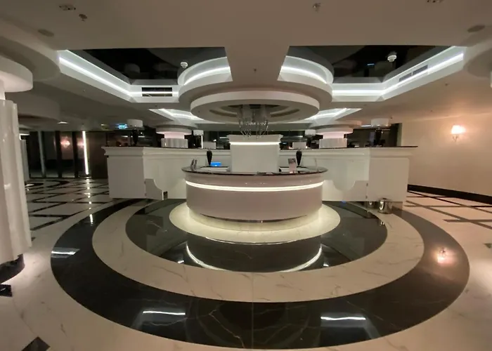 Hanza Tower High Floor Swimming Pool & Apartamento *