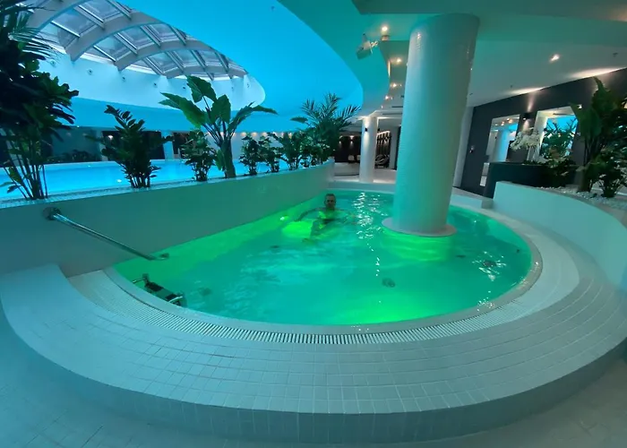 Hanza Tower High Floor Swimming Pool & Lägenhet *