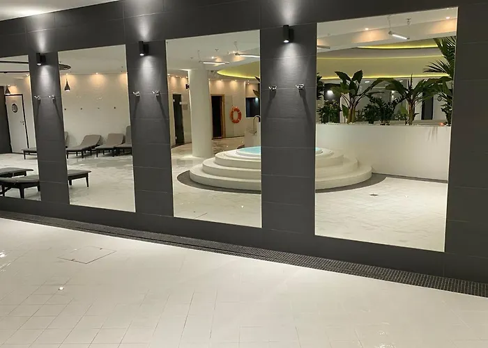 Hanza Tower High Floor Swimming Pool & Estetino