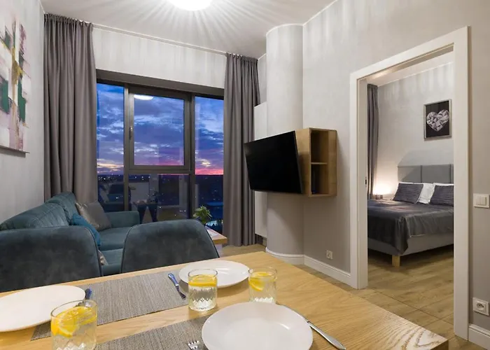 Hanza Tower High Floor Swimming Pool & *