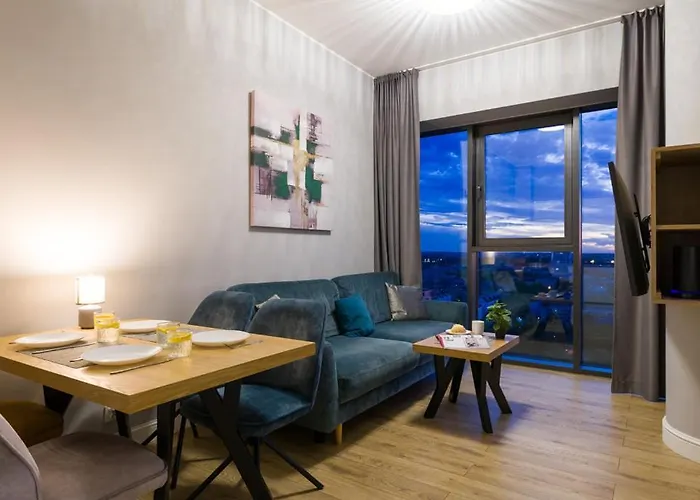 Hanza Tower High Floor Swimming Pool & Lägenhet